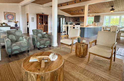 George Town House | Vacation Home - Spacious, Convenient, Views! Only a 2-3 min walk to the beach.