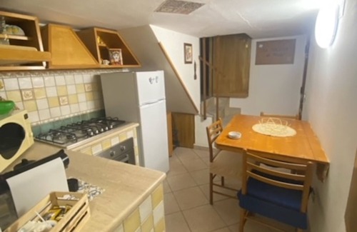 Old Town House | Vacation Home "Ta Maison Al Molo" with Sea View, Balcony & Wi-Fi