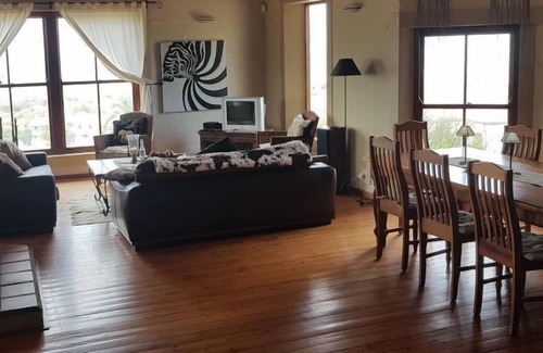 Wavecrest House | Vacation home The Gem - Holiday the GardenRoute in Jeffreys Bay - 7 persons, 4 bedrooms