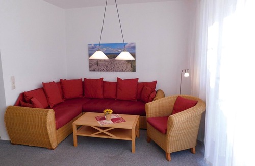 Born auf dem Darss House | Vacation home "Unterm Reetdach" - semi-detached house approx. 70 m² for 2-5 persons