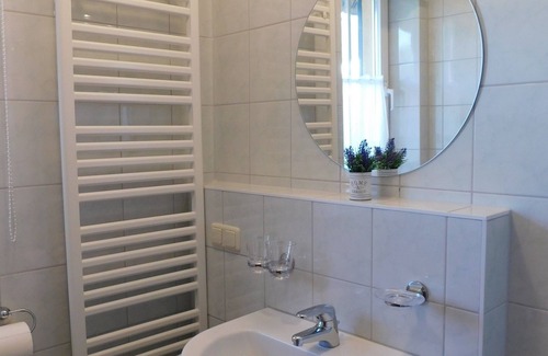 Born auf dem Darss House | Vacation home "Unterm Reetdach" - semi-detached house approx. 70 m² for 2-5 persons