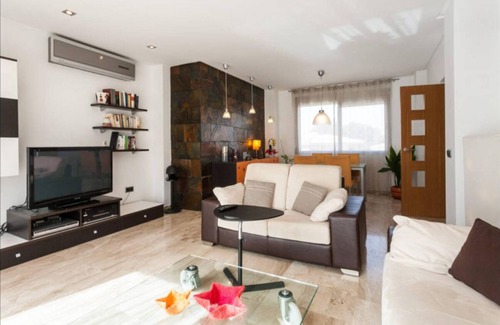 Chiva House | Vacation Home "Villa Morga Calicanto' with Private Pool, Private Terrace & Wi-Fi