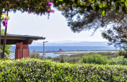 Punta De Su Turrione House | Vacation Home "Villa Toni" near Beach with Private Terrace & Shared Garden