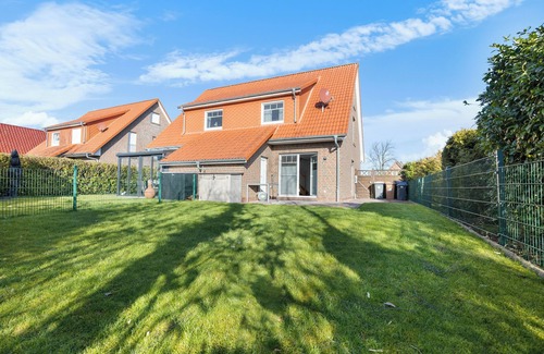 Wangerland House | Vacation home Wattwurm - semi-detached house with enough space for 4 people.