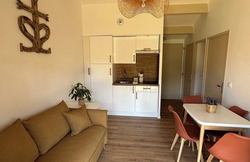Aigues-Mortes House | Vacation home with unoverlooked garden, a stone's throw from the ramparts