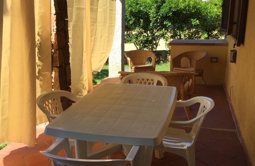 Budoni House | Vacation home with garden