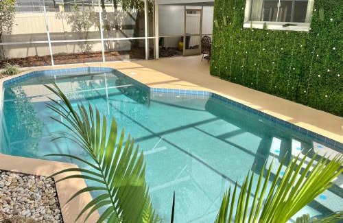 Lindfields House | Vacation Home with Private Pool near Disney World
