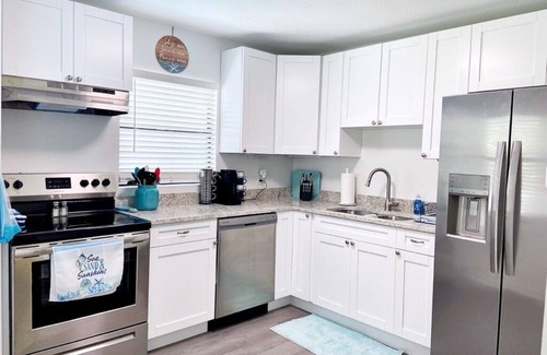 Weeki Wachee Gardens House | Vacation Home With For Hire Charter Boat, Your Host Is Your Captain!