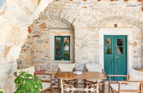 Filoti House | Vacation Home "Zeus House" with Mountain View, 2 Private Terraces & Wi-Fi