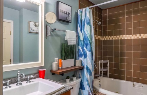Navarre House | Vacation House, 2 Miles to Beach, Smart TVs, Grill
