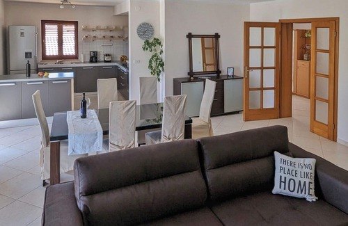 Bale House | Vacation house with pool in medieval Bale