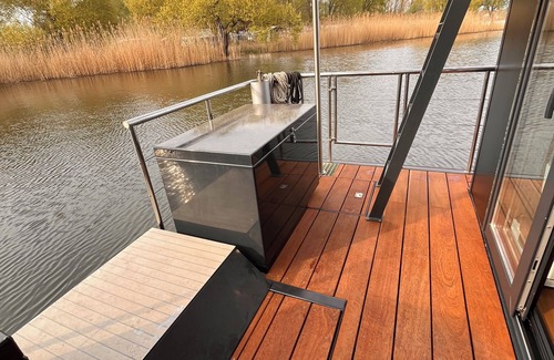 Havelsee House | Vacation in a floating vacation home in the middle of nature,