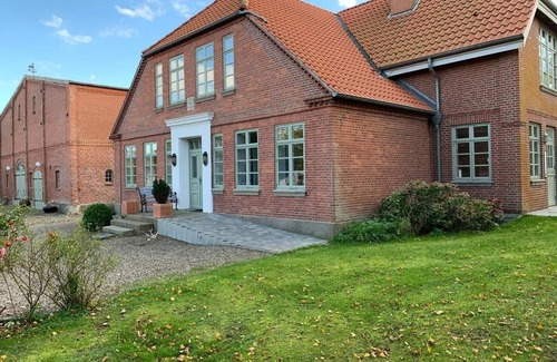Fehmarn House | Vacation in a historic old farmhouse-relaxation and adventure on the Baltic Sea!