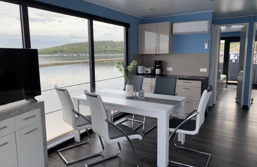 Braunsbedra House | Vacation in front of the front row! On the Geiseltalsee!