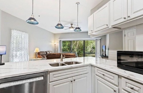 Hilton Head Island Condo | Vacation in beautiful Hilton Head Island, walk to the beach