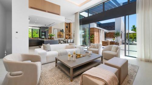 Marbella Villa | VACATION MARBELLA I Villa Thyma, Brand-New Villa, Swimming-pool, Cinema Room and Bar, Minutes from the Marina and the Beach