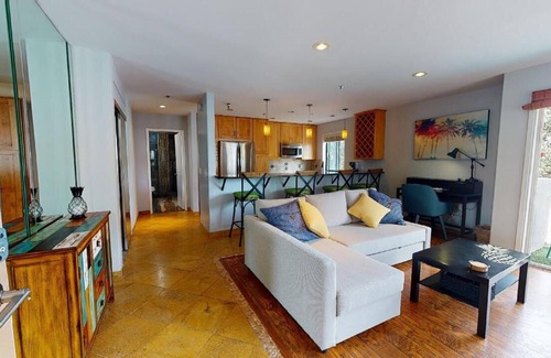 Crown Point Condo | Vacation on Sail Bay, San Diego. Waterfront building