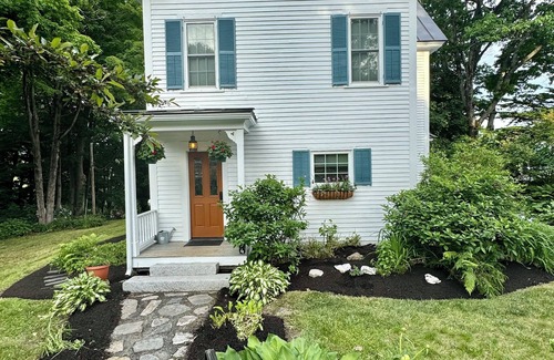 Hallowell House | Vacation or Short-term rental. Spacious 4-bedroom house in welcoming Hallowell.