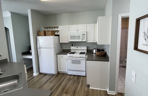 Biloxi Villa | Vacation Paradise near beach sleeps 6+