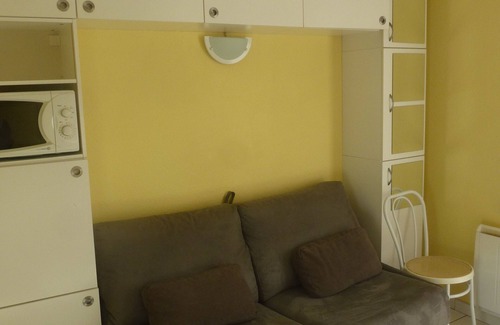 Lamalou-les-Bains Apartment | Vacation rental apartment studio cure lamalou les bains rez de chausse