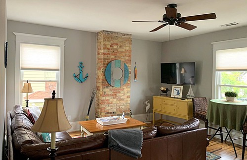 Grand Haven Apartment | Vacation rental in beautiful downtown Grand Haven walkable to everything!