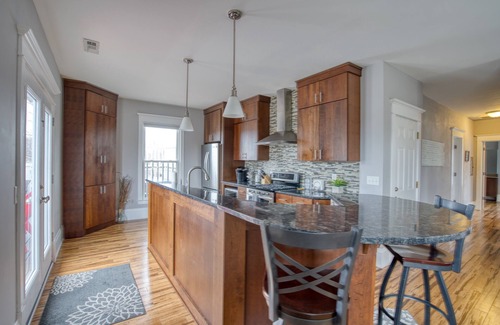 Grand Haven Apartment | Vacation rental in beautiful downtown Grand Haven walkable to everything!