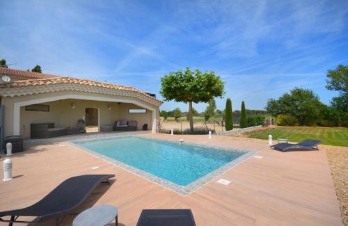 Arles House | Vacation rental with pool and Jacuzzi, close to Arles - sleeps 10