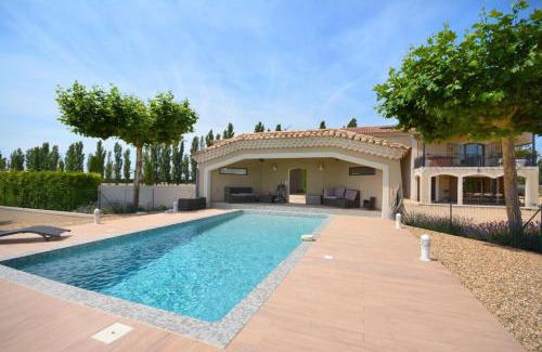 Arles House | Vacation rental with pool and Jacuzzi, close to Arles - sleeps 10