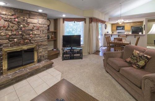 Bella Vista Apartment | Vacation Resort Condos By the Stunning Ozark Mountains