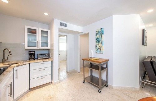 Sarasota Condo | Vacation starts here! Lido beach just steps away! Unit 5