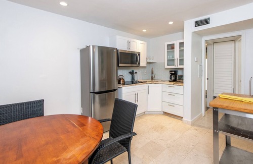 Sarasota Condo | Vacation starts here! Lido beach just steps away! Unit 5