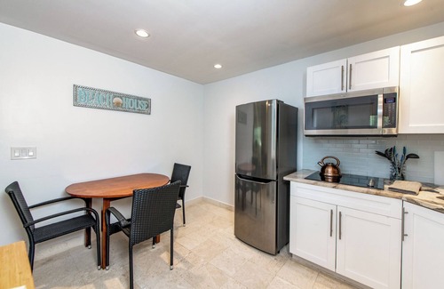 Sarasota Condo | Vacation starts here! Lido beach just steps away! Unit 5