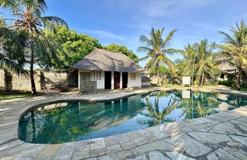 Diani Beach House | Vacation villa in Kenya in a fantastic location incl.Wlan +Smart TV Pay- TV