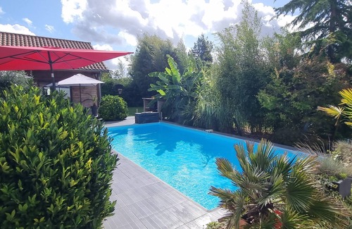 Lesmont House | Vacation villa with pool near Forêt d'Orient Champagne lakes
