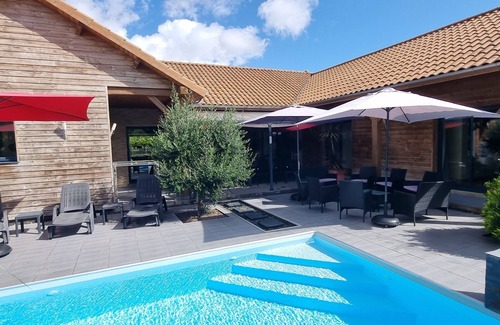 Lesmont House | Vacation villa with pool near Forêt d'Orient Champagne lakes