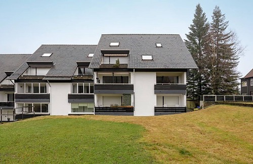 Hahnenklee Apartment | Vacation with dog in the Harz Mountains, underground parking, guest WC, balcony, 50m to the forest