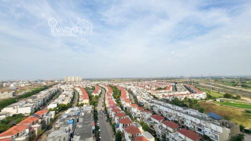 Greater Noida Apartment | VacationBuddy Exquisite Stay Greater Noida