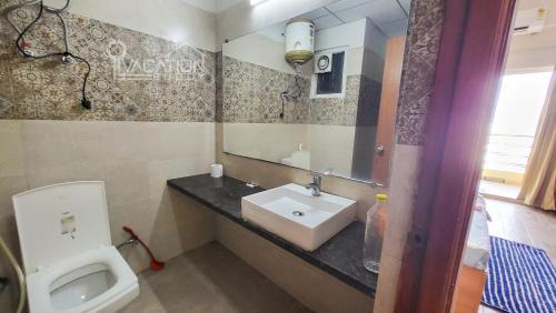 Greater Noida Apartment | VacationBuddy Exquisite Stay Greater Noida