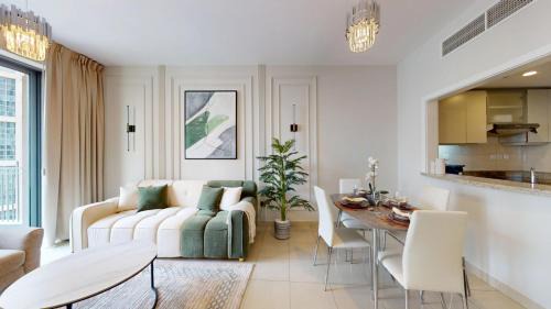 Downtown Dubai Apartment | Vacationer I Select 1 Bedroom I Burj Khalifa View I Free Parking, Pool, Gym & Wi-Fi