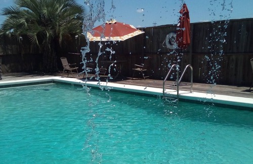 Fairhope Cottage | Vacationing on a budget near the beach 2