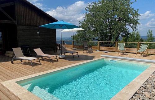 Badefols-d'Ans House | Vacations in Périgord Noir. Private swimming pool. Fishing pond. Nice view.