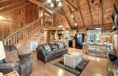 Gatlinburg - Pigeon Forge Cabin | Vacay Get Away! Mountain View! Hot Tub! Log Cabin! Conveniently Located.