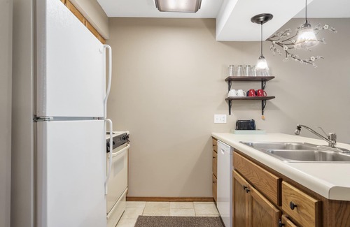 Notch Estates Condo | Vacay N Stay | Quiet Community Near Branson!