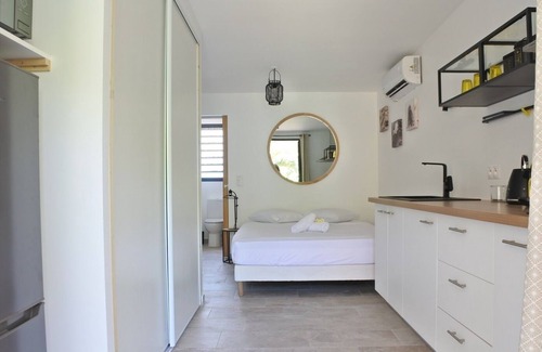 Manapany-les-Bains Apartment | Vacoas Studio: 2 people feet in the water in Manapany-les-Bains