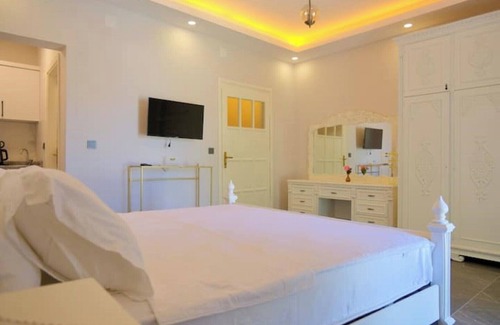 Seydikemer Apartment | Vahide Homes - enchanting villa with pool and sauna