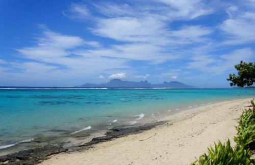Punaauia House | Vaiava Beach Carlton- Tahiti - beachfront luxury residence & pool - 4 pers