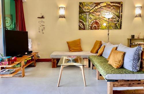 Punaauia House | Vaiava Beach Carlton- Tahiti - beachfront luxury residence & pool - 4 pers