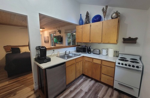 Vail Apartment | Vail - 2 Guests - Private Studio w/Queen Bed - Pet Friendly!