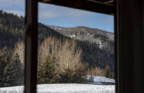Eagle-Vail Condo | Vail/Beaver Creek Mountain Retreat on Golf Course