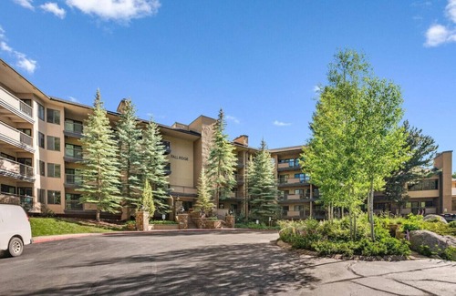 Vail Apartment | Vail Home/Hot Tub On Bus Line